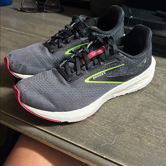 Brooks Launch Black and Neon Green Running Shoes - Picture 1 of 6